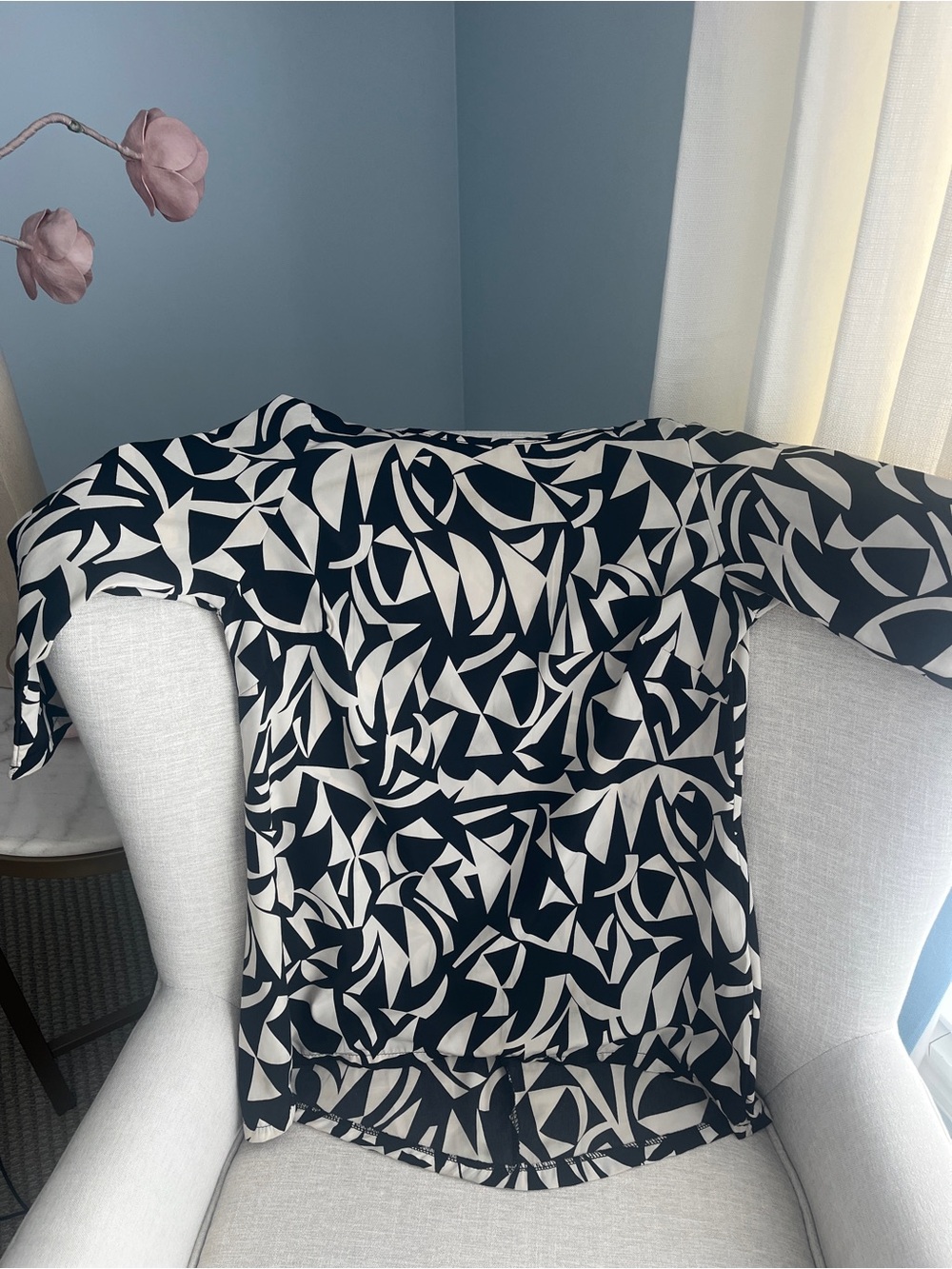 Bold Geometric Abstract Blouse - Picture 2 of 6